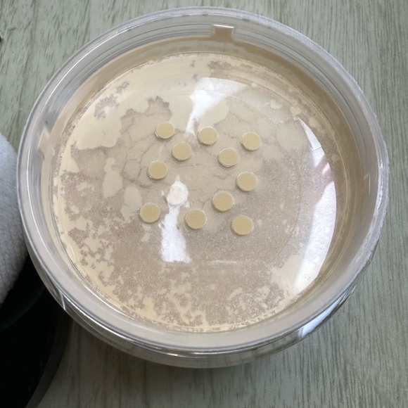 HD Flawless setting powder brightening banana - Picture 8 of 11